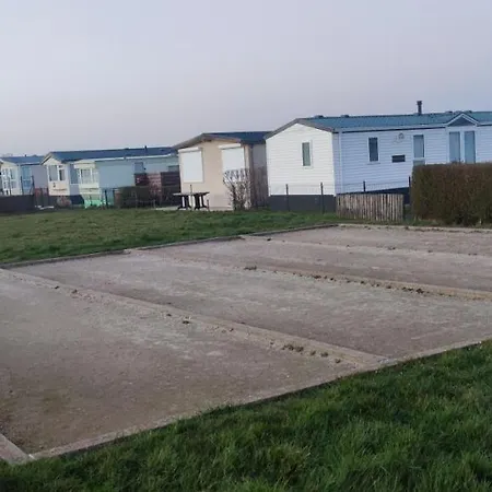 Campingplads Przytulny Holenderski Z Podgrzewanym Odkrytym Basenem Do Dyspozycji Gosci *