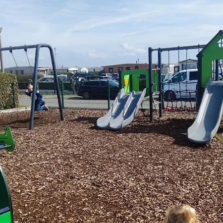 Przytulny Holenderski Z Podgrzewanym Odkrytym Basenem Do Dyspozycji Gosci Campingplads