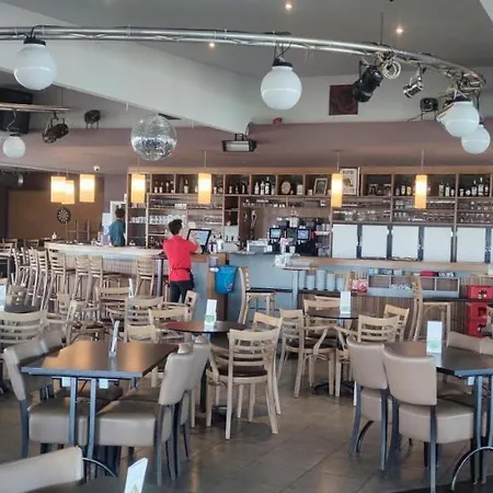 캠프장 Przytulny Holenderski Z Podgrzewanym Odkrytym Basenem Do Dyspozycji Gosci *