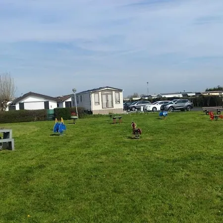 Κάμπινγκ Przytulny Holenderski Z Podgrzewanym Odkrytym Basenem Do Dyspozycji Gosci