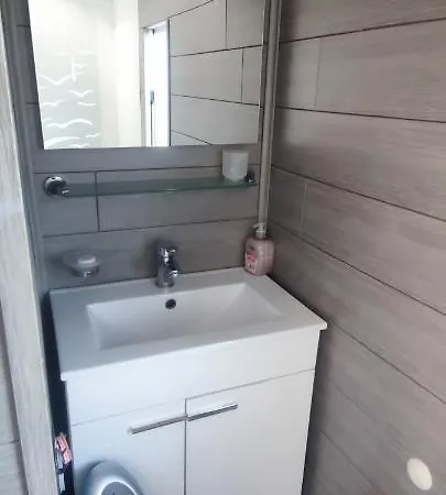 Campingplads Przytulny Holenderski Z Podgrzewanym Odkrytym Basenem Do Dyspozycji Gosci De Haan