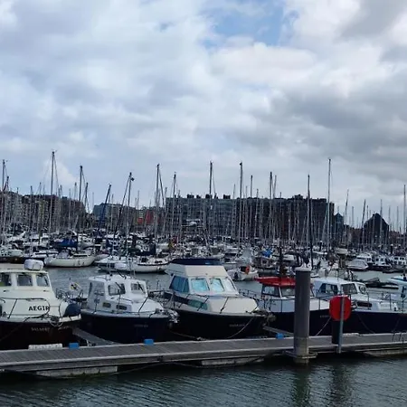 Campingplads Przytulny Holenderski Z Podgrzewanym Odkrytym Basenem Do Dyspozycji Gosci *